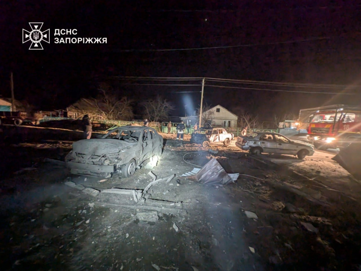 Пошкоджене житло та спалені авто: що відомо про наслідки атак по Запорізькій області (фото)
