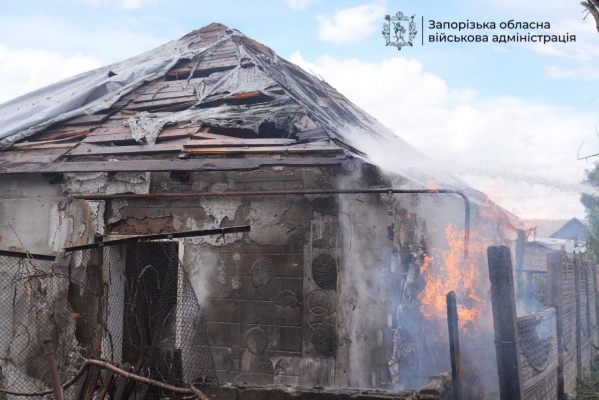 Загинув машиніст, двоє поранених: росіяни вдарили по залізниці у Запоріжжі