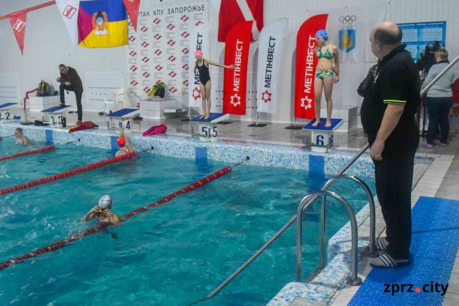 У Запоріжжі 118 дітей-переселенців навчились плавати за два місяці