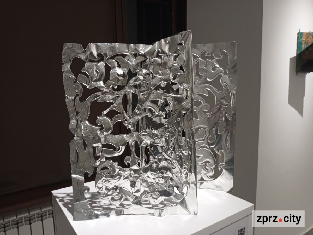 У Запоріжжі показали книгу, вирощену з гриба, та інші незвичайні артбуки - фото