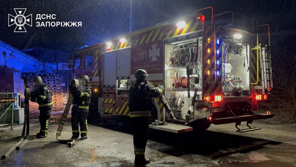 Пошкоджене житло та спалені авто: що відомо про наслідки атак по Запорізькій області (фото)