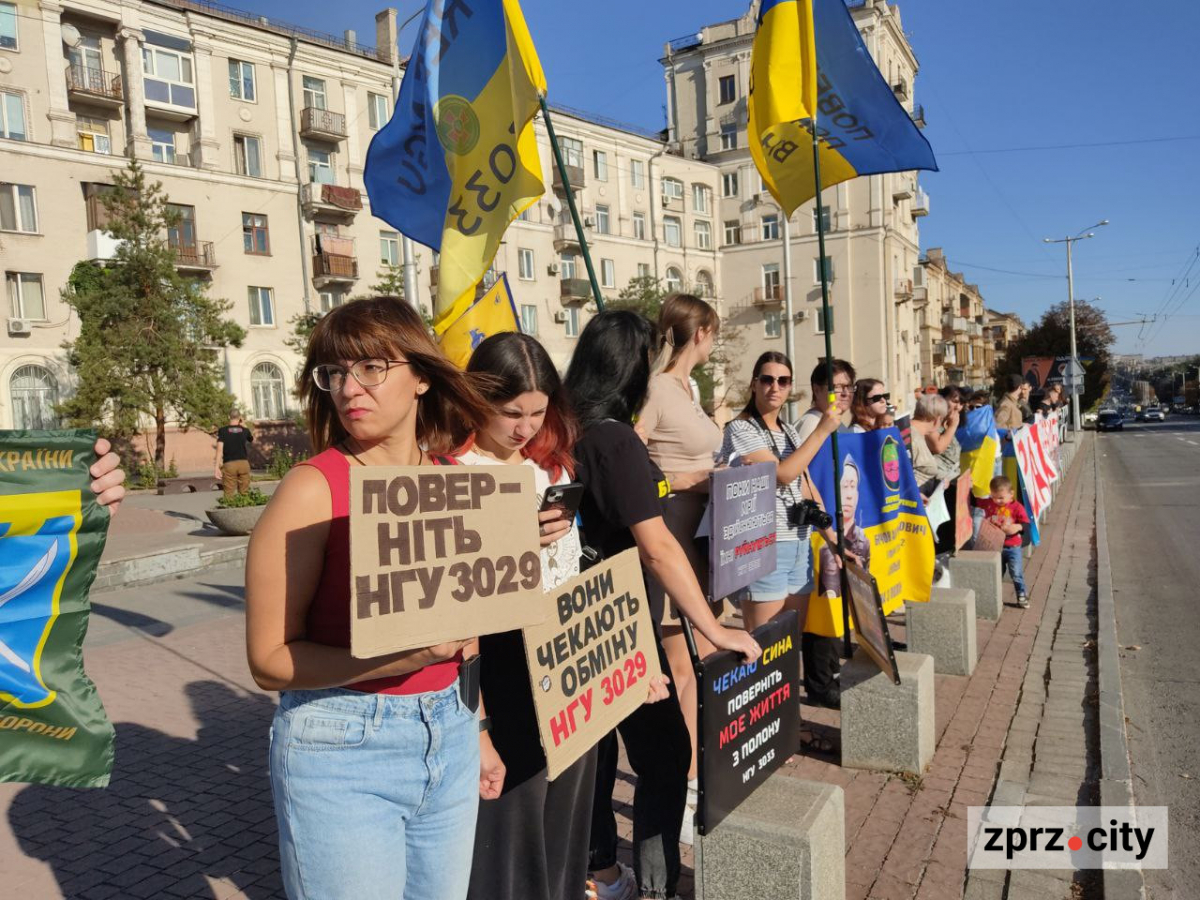  "Боротися, поки всі не повернуться додому" - у Запоріжжі відбулася акція на підтримку полонених захисників (фото)