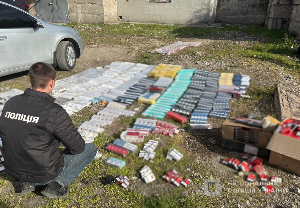 У Запоріжжі поліцейські викрили мережу продажу фальсифікованих цигарок