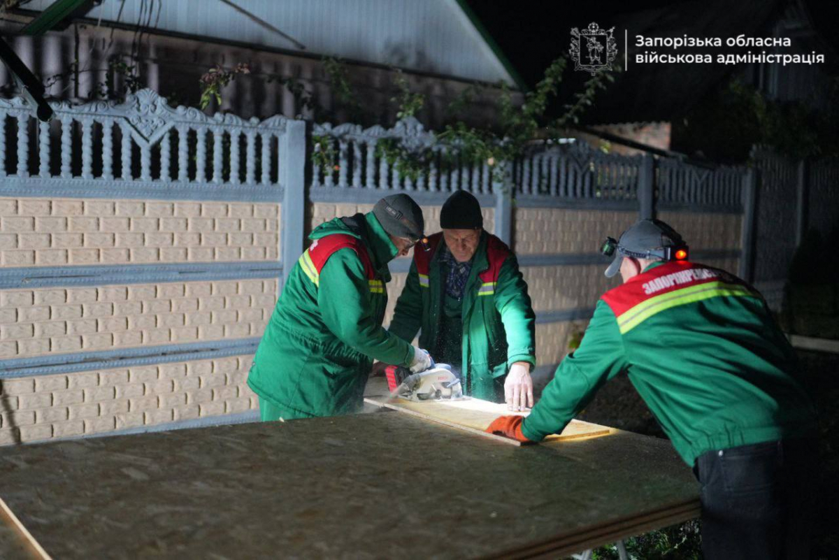 Вночі росіяни вдарили по Запоріжжю: двоє поранених, тисячі мешканців залишились без світла (фото, відео)