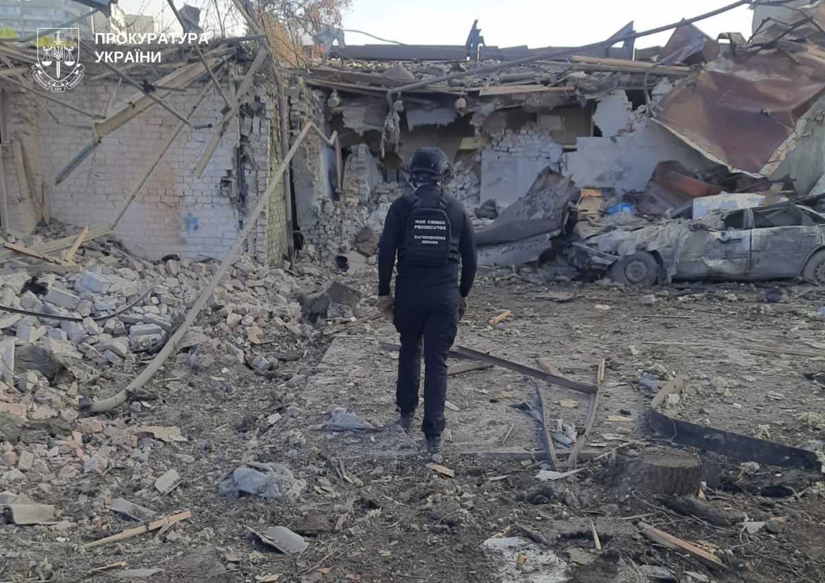 "Осередок вибуху був буквально за два будинки від нас" - що розповідають очевидці масованого авіаудару по Запоріжжю (відео, фото)