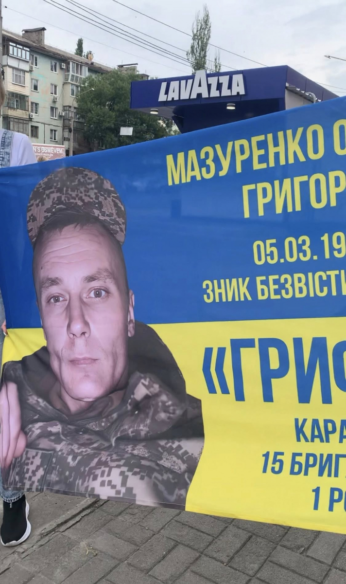 «Тільки разом ми сила» - у Запоріжжі до акції на підтримку військовополонених долучився звільнений захисник (фото)
