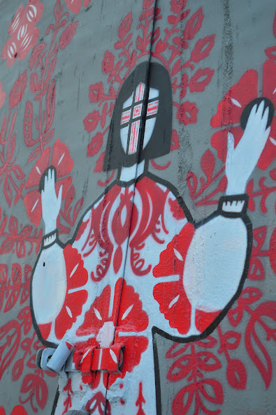 Запорізькі художники перетворили трансформаторну будку на яскравий артоб'єкт - фото