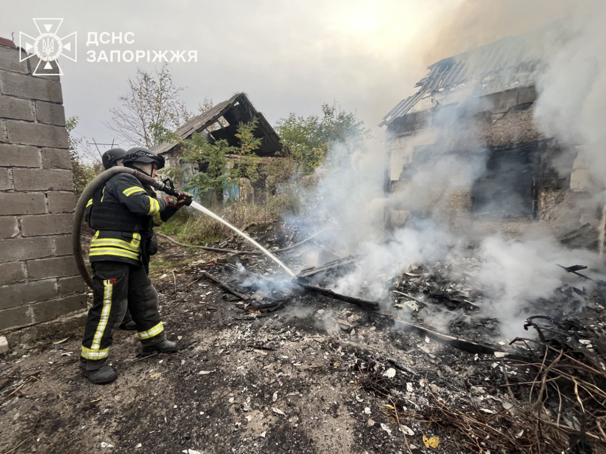 Били по рятувальниках і автобусу: на Запоріжжі внаслідок ударів дронами поранено двох людей (фото)