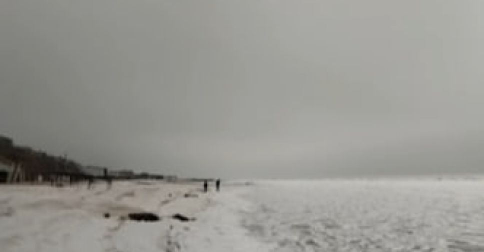 Азовське море вкрилося льодом - відео