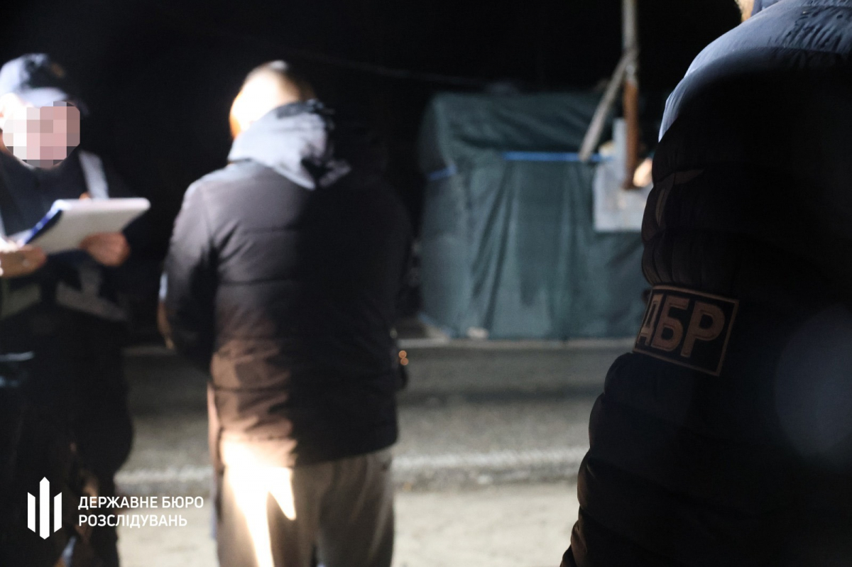 Вимагали хабар у ветерана — у Запоріжжі викрили двох посадовців ТЦК (фото)