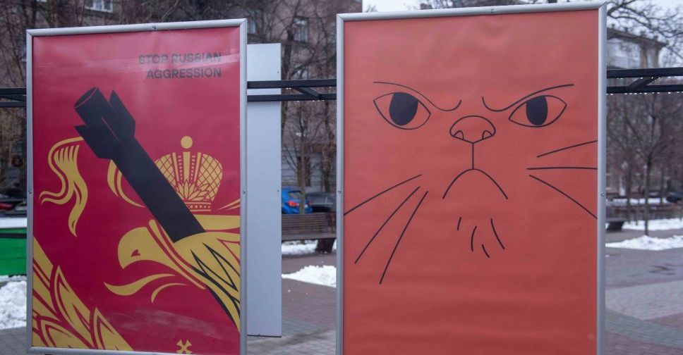 На вулицях Запоріжжя з'явилися нові антивоєнні плакати – хто їхній автор