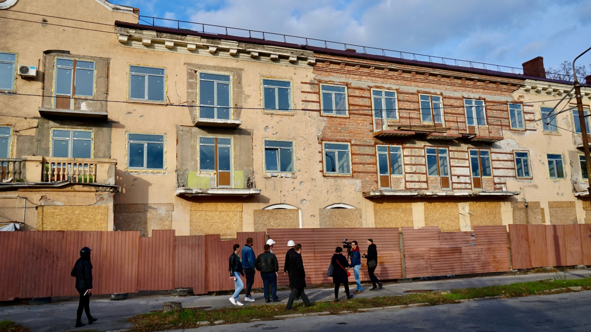 Запорізький будинок на вулиці Кияшка, який пошкодила російська ракета, підготували до подачі опалення - фото 