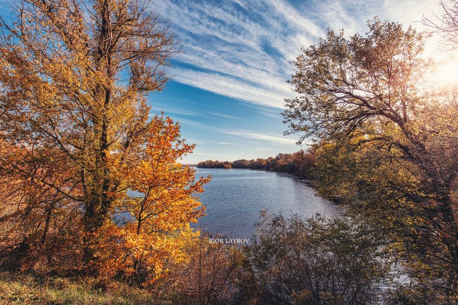 Запорізький фотохудожник показав вічну красу Хортиці восени