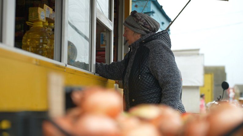 Понад три роки армія ворога стоїть на протилежному березі Дніпра та не дає спокою - як живуть у прифронтовому селі Запорізької області