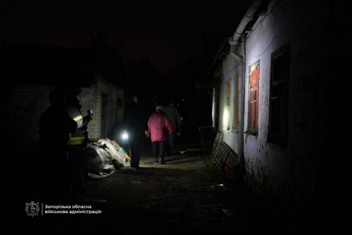 "Вечір вівторка. Люди просто були у власному домі" - що відомо про наслідки ворожої атаки 16 грудня на Запоріжжя
