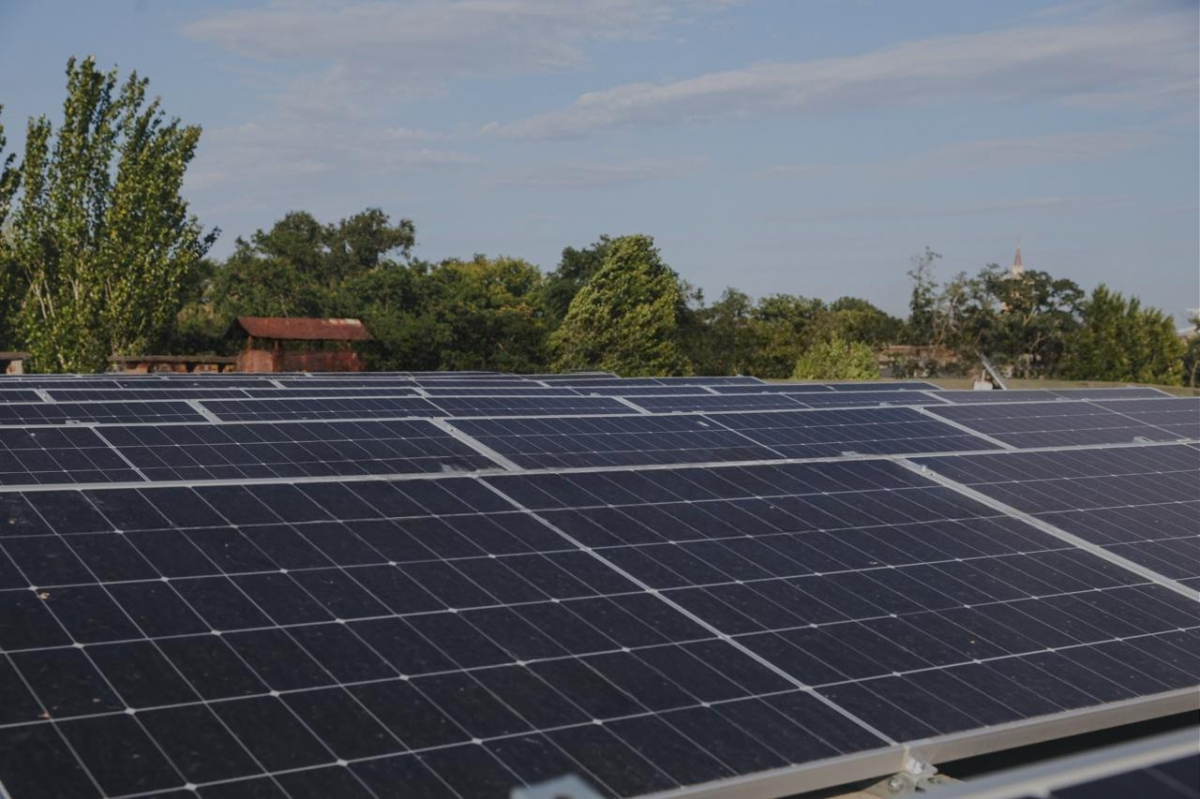  Більше енергії для лікарень і шкіл: у Запоріжжі подвоять потужність сонячних електростанцій