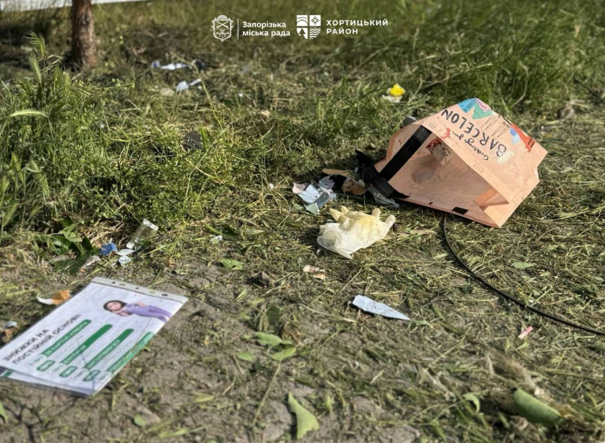 Кількість поранених збільшилась: що відбувається на місці ворожого удару по зупинці у Запоріжжі - фото