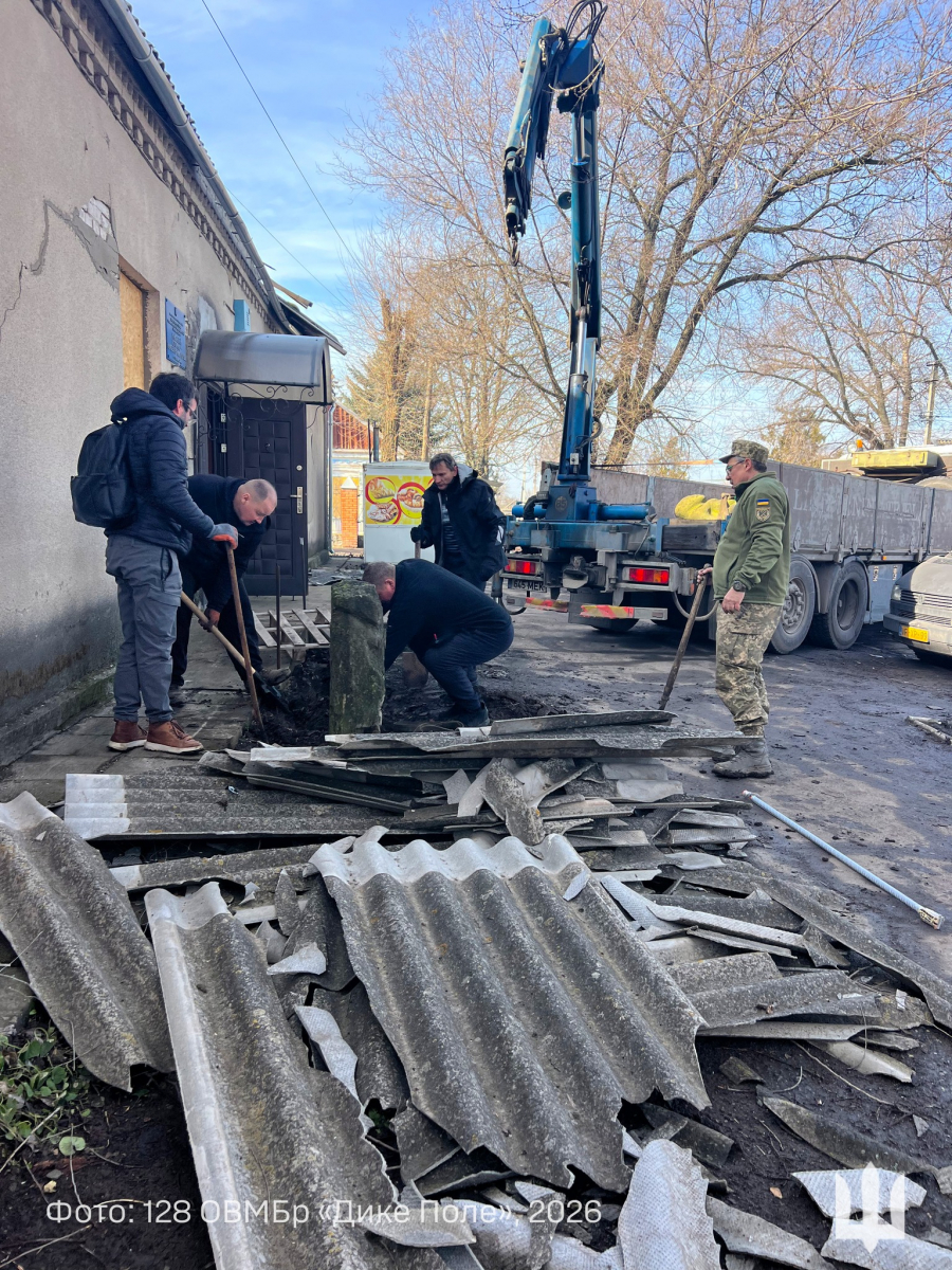 На Запоріжжі військові врятували кам’яних баб від російських авіабомб (фото)