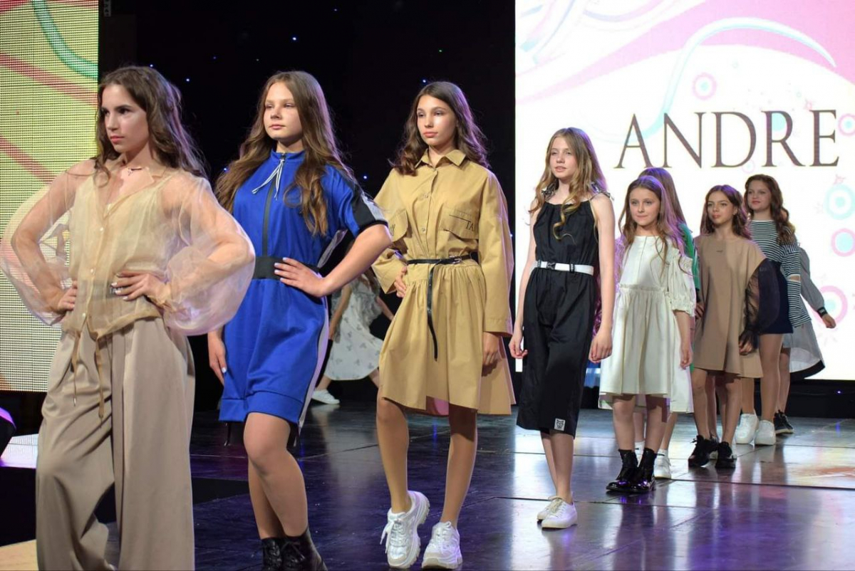 Маленькі запоріжанки отримали нагороди у всеукраїнському конкурсі краси і талантів - фото