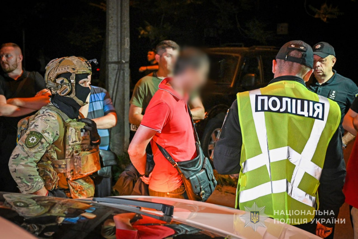 Розстріляв знайомого на вулиці - у Запоріжжі затримали підозрюваного у вбивстві (фото, відео)