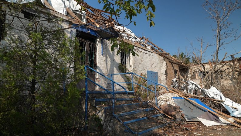 "Люди почали виїжджати, бо бояться" - ворог руйнує колись затишне селище під Запоріжжям (відео, фото)