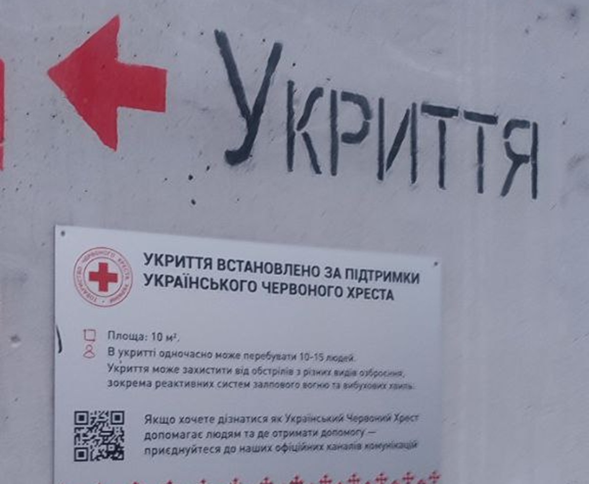 Захист під час обстрілів - у Комишувасі встановили нове модульне укриття (фото)