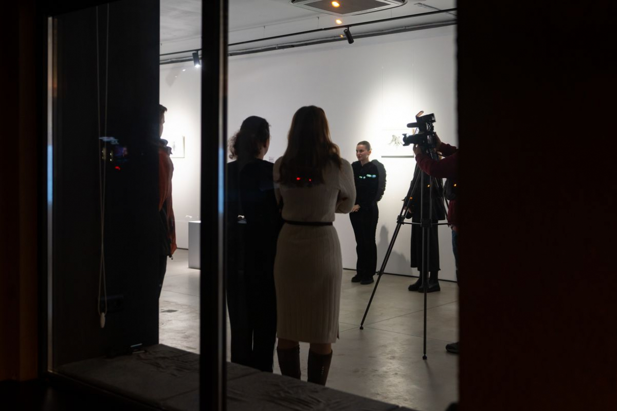 Металеві кістки і сталеві картини - у Запоріжжі відкрили символічну виставку про місто (фото)