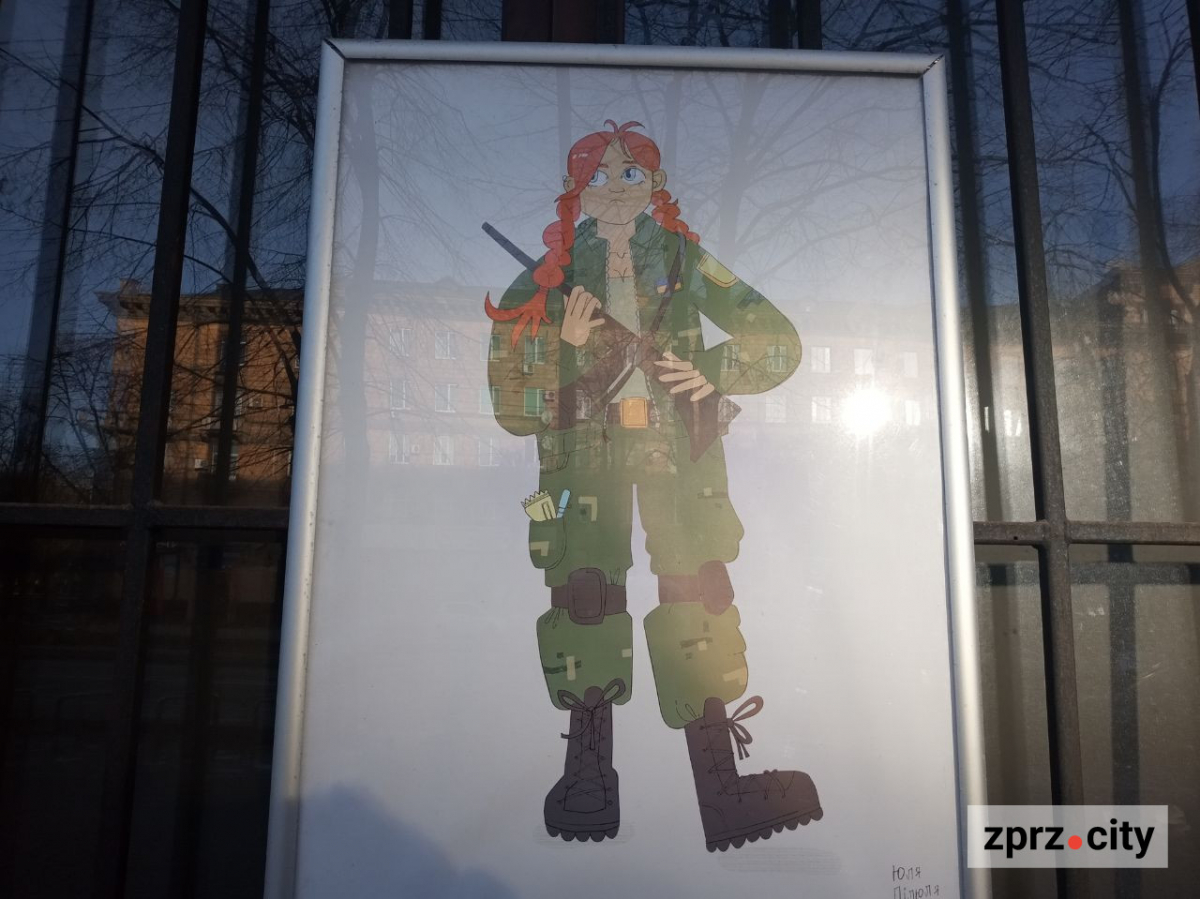 У центрі Запоріжжя оновили виставки плакатів воєнного часу - до особливих дат (фото)