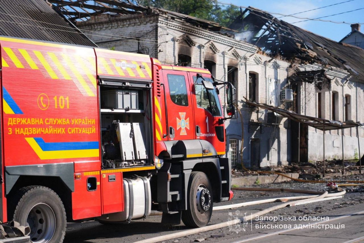 У Запоріжжі росіяни атакували АЗС та приватні будинки - є загиблі та поранені (фото)