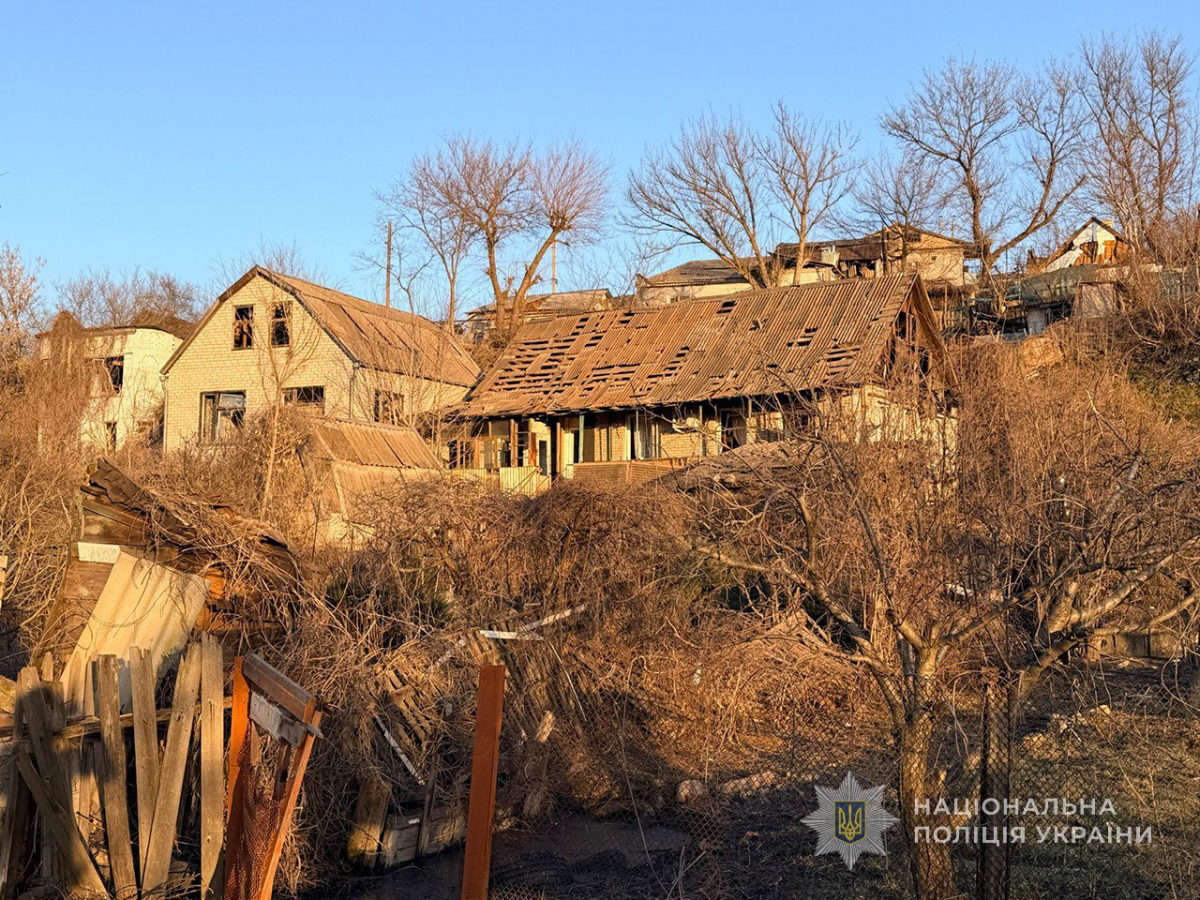 Ворог вдарив КАБами по Запоріжжю і Розумівці: поранені люди, розтрощені домівки та згорілі авто (фото, відео)