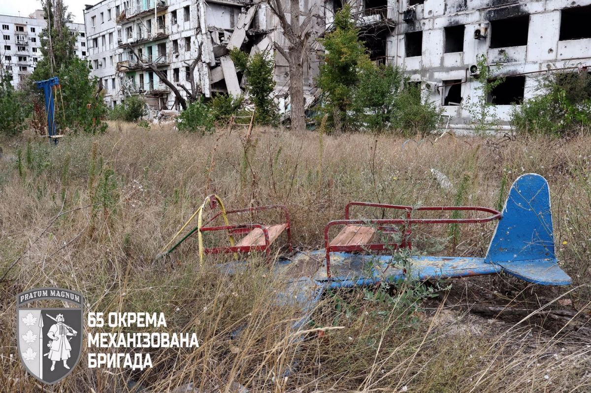 Місто-привід, в якому досі живуть люди - на розбомблений пустельний Оріхів моторошно дивитись (відео)