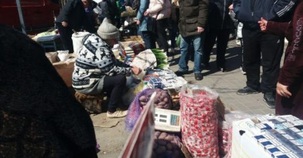 В окупації вулиці Мелітополя захоплює стихійна торгівля