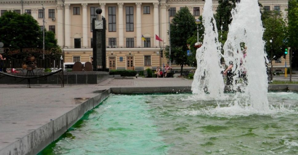 На бульварі Шевченка у Запоріжжі готують до запуску фонтани