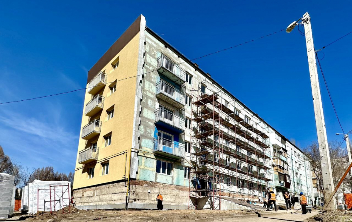 Готуються склити балкони - як просувається відбудова багатоповерхівок у Запоріжжі (фото)