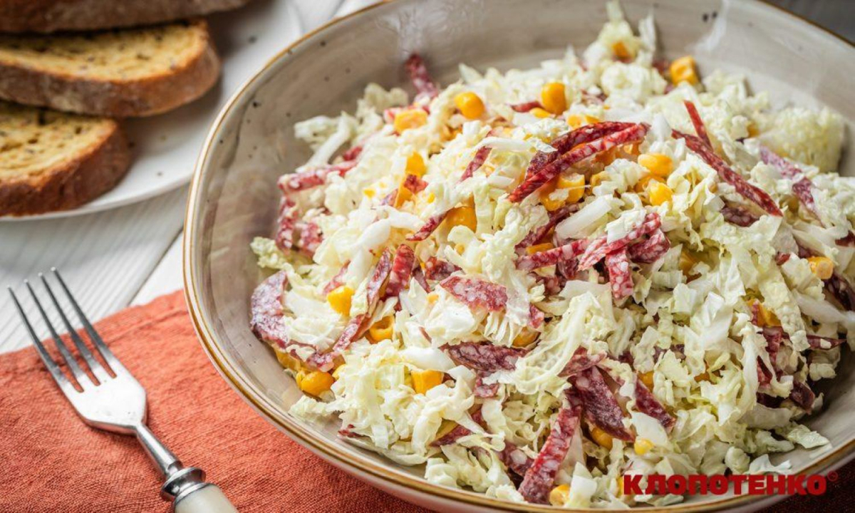 Ковбаса, кукурудза та пекінська капуста - готуємо смачну страву без світла