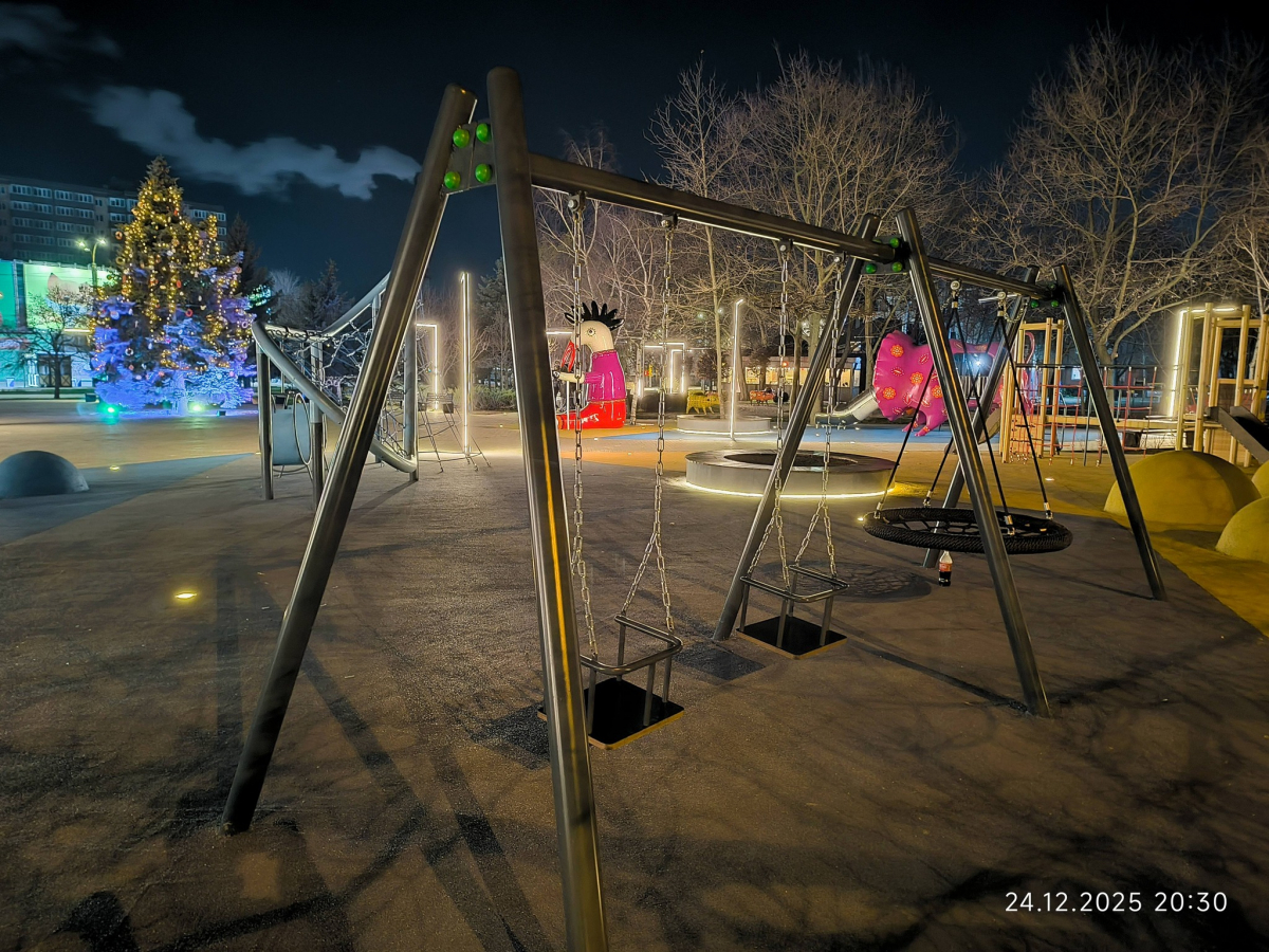 У Запоріжжі відкрили дитячий майданчик "Чарівний сад Марії Примаченко" - на яких картинах художниці можна побачити звірів з площадки