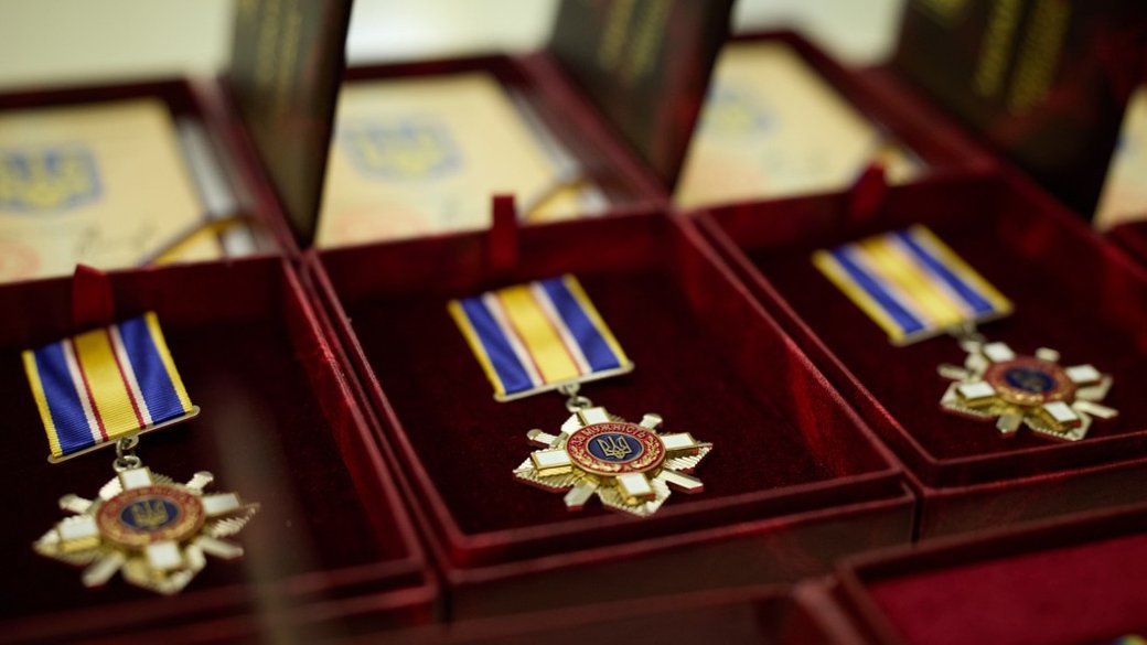 Енергетики Запоріжжя отримали державні нагороди за мужність під час обстрілів