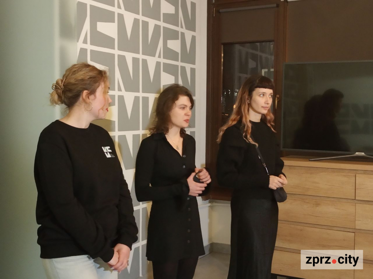 Запорізький центр сучасного мистецтва пропонує зануритись у чужі спогади (фото)