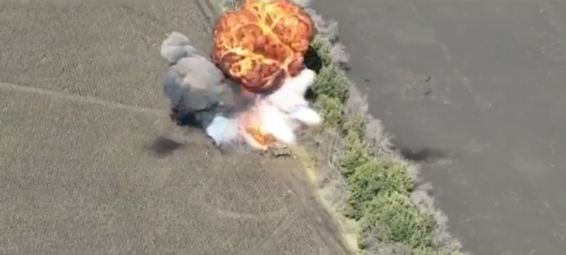 Палало дуже ефектно: на Запорізькому напрямку знищили російський танк - відео
