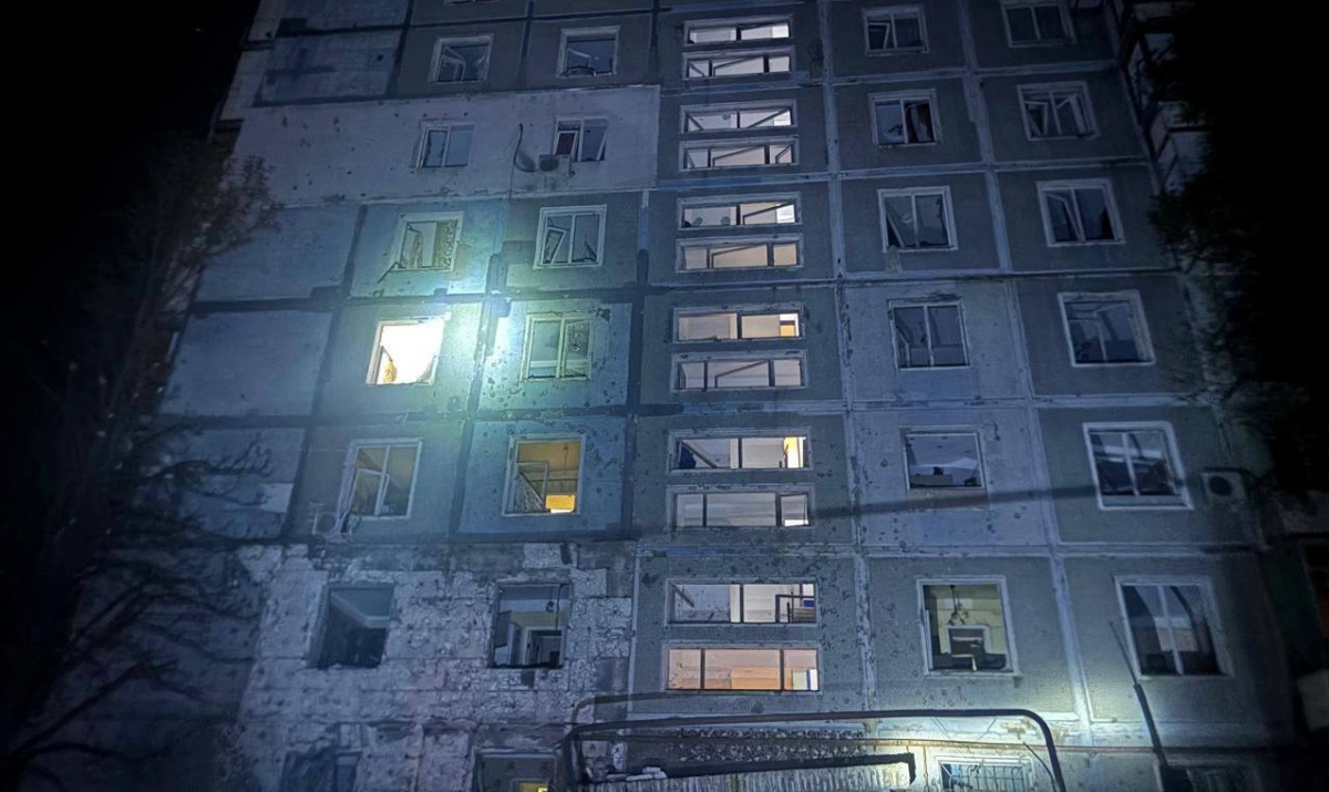 Пошкоджена багатоповерхівка - в поліції показали перші хвилини після прильоту в Дніпровському районі Запоріжжя (відео)