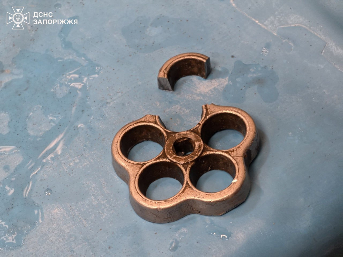 Забавка обернулась неприємностями: у Запоріжжі рятувальники прийшли на допомогу дитині (фото)