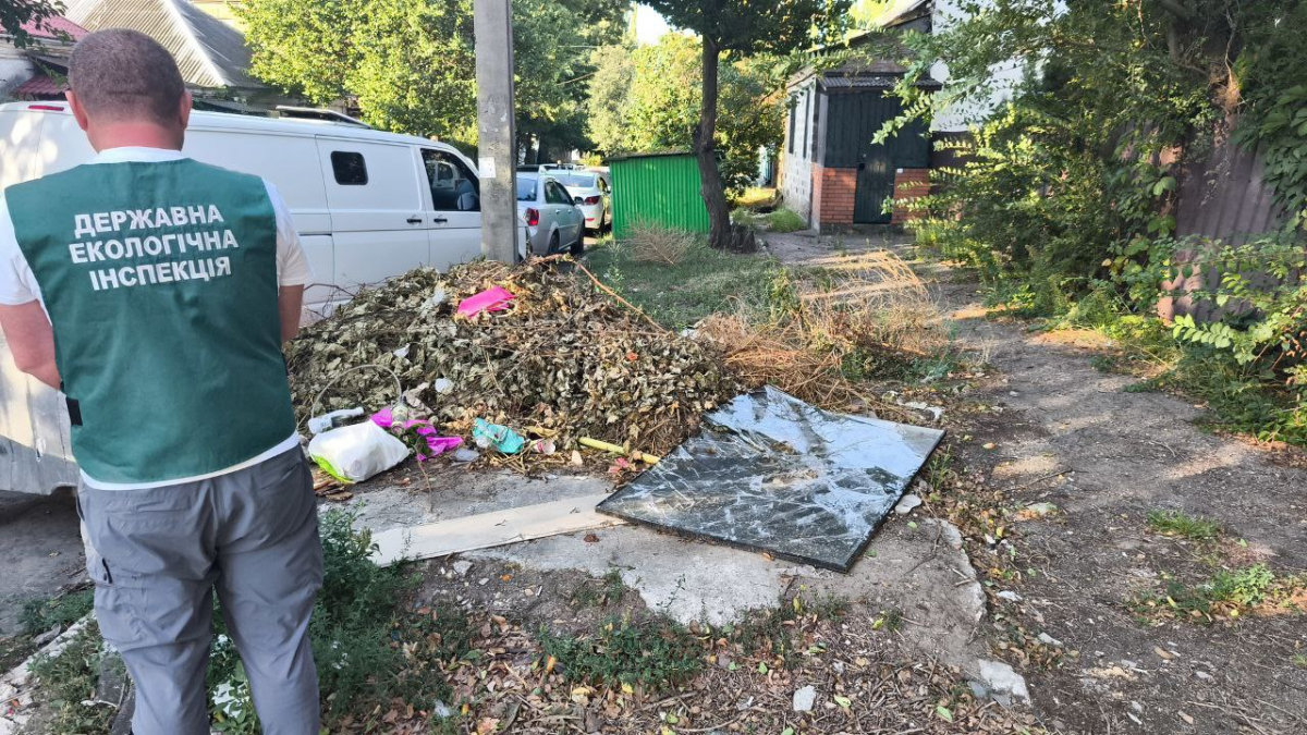 У центрі Запоріжжя виявили нове стихійне сміттєзвалище (фото)