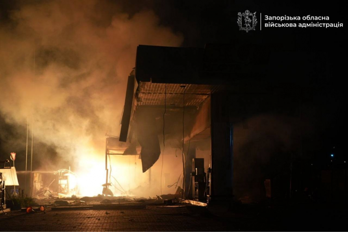 Знищили АЗС та пошкодили будинки: що відомо про наслідки нічної комбінованої атаки по Запоріжжю (фото, відео)