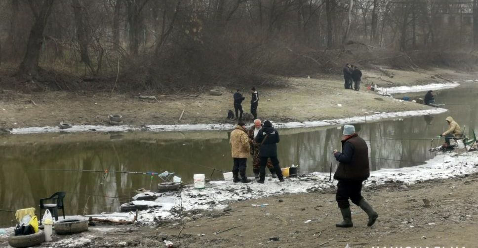 У Запорізькій області поліцейські масово затримують рибалок-порушників