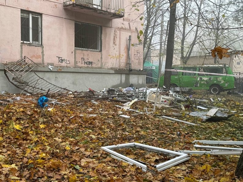 "Вже не перший прильот" - запоріжці розповіли, як рятувалися під час атаки безпілотників та що залишилось від їхніх домівок (фото, відео)