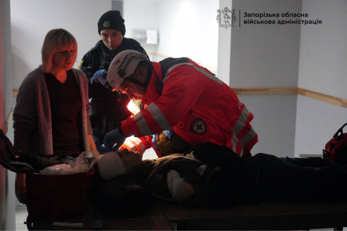 Вдарили по інноваційному терміналу СІЧ: вранці 17 березня росіяни атакували Запоріжжя (фото, відео)