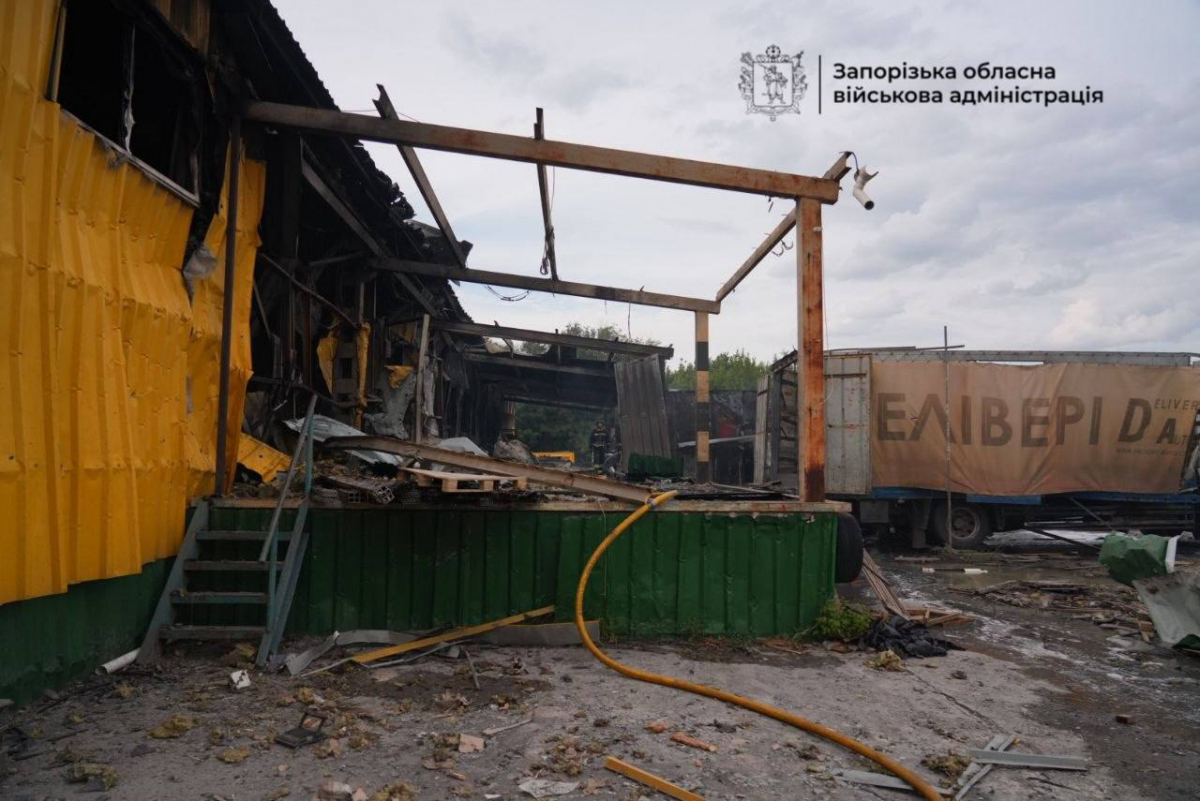 Росіяни атакували підприємство у Запоріжжі - в області після удару КАБа є загиблий (фото, відео)