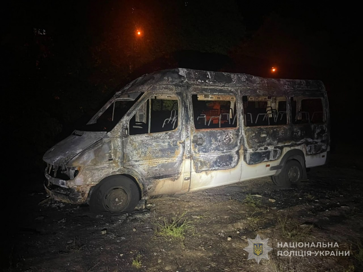 Автівка у Запоріжжі після підпалу. Фото: Національна поліція