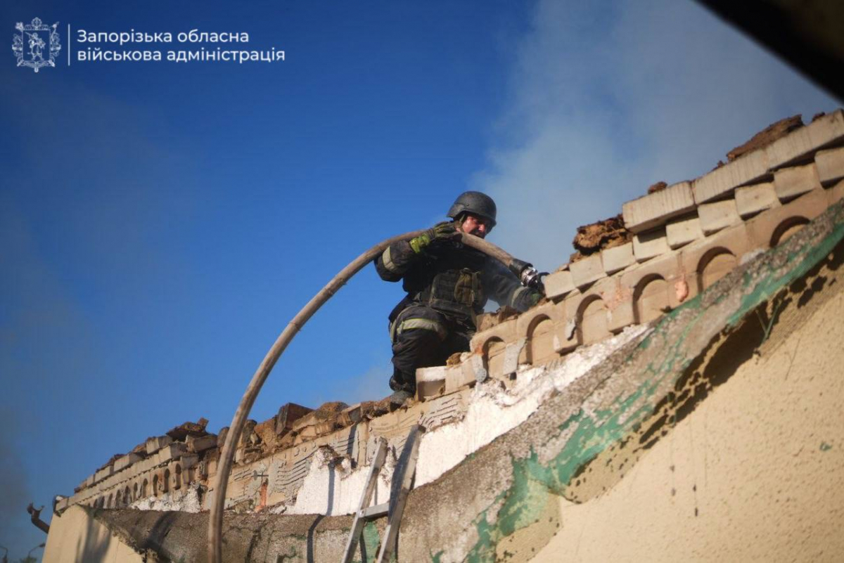 У Запоріжжі росіяни атакували АЗС та приватні будинки - є загиблі та поранені (фото)