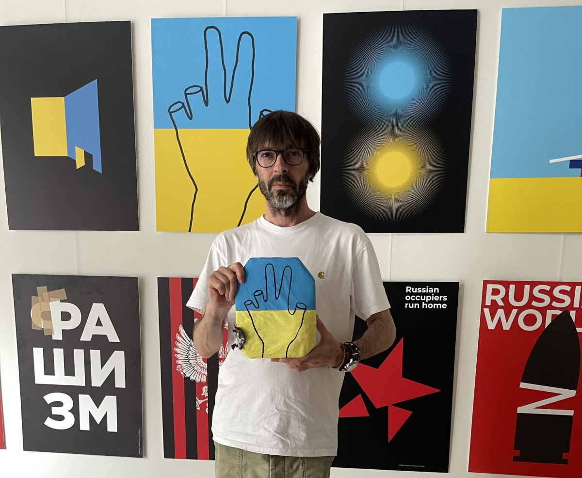 На вулицях Запоріжжя з'являться патріотичні плакати дизайнера із тимчасово окупованого міста